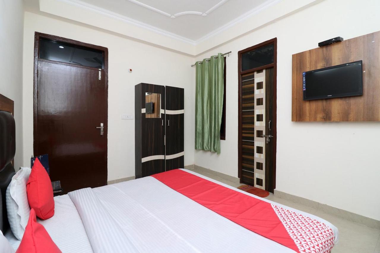 Oyo 24958 Hotel Dayal Belanganj Exterior photo