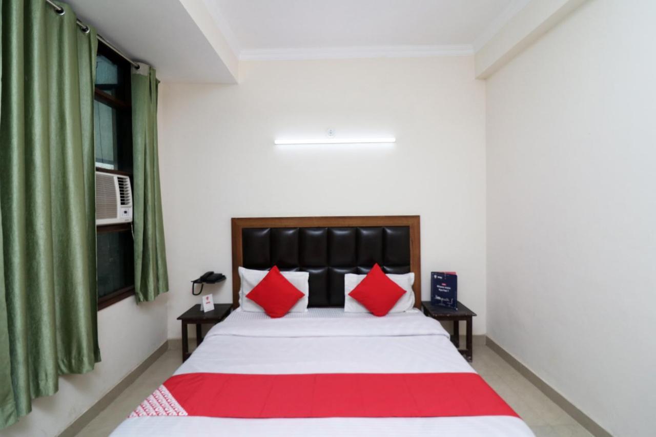 Oyo 24958 Hotel Dayal Belanganj Exterior photo