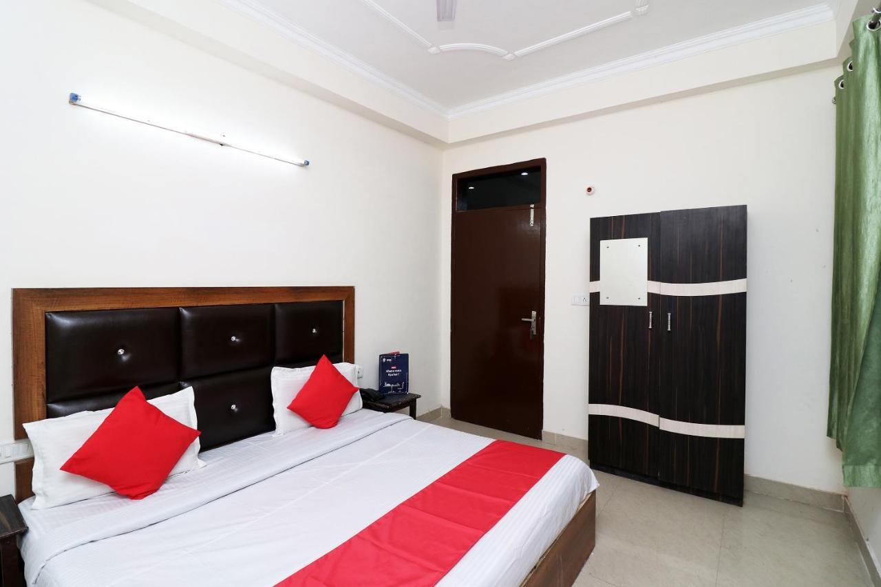 Oyo 24958 Hotel Dayal Belanganj Exterior photo